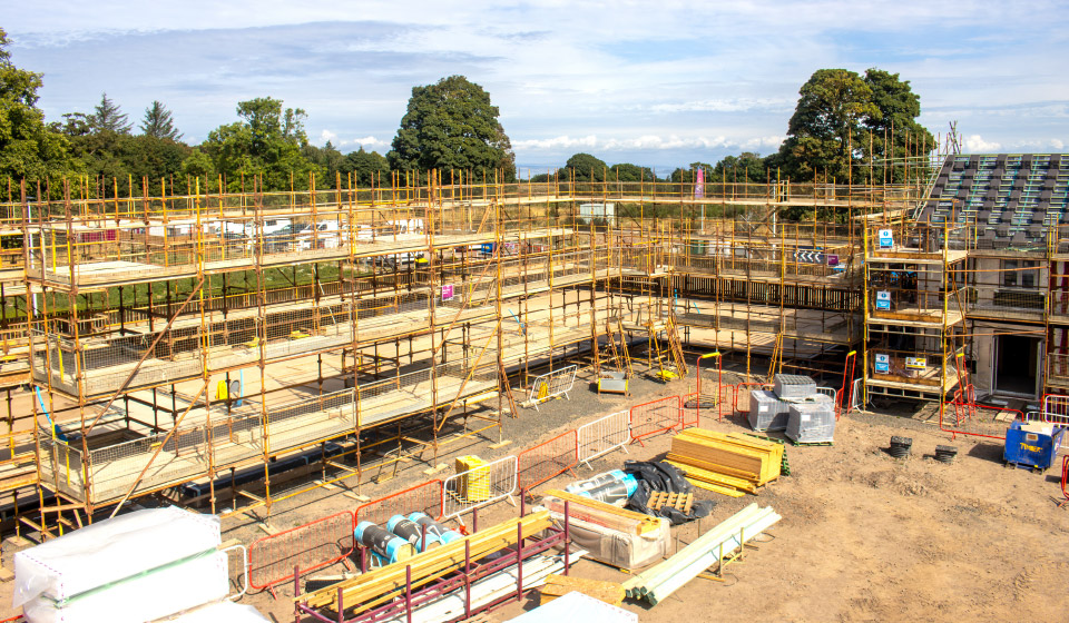 Avant-homes-edmonston-village-edinburgh-kwikstage-scaffolding-new-build-homes-Img-contract-scaffolding-erection-scotland