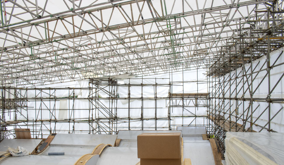 CHAS-Robin-House-Hospice-Loch-Lomond-image-scaffold-fire-retardant-sheeting-temporary-roof-loading-bays