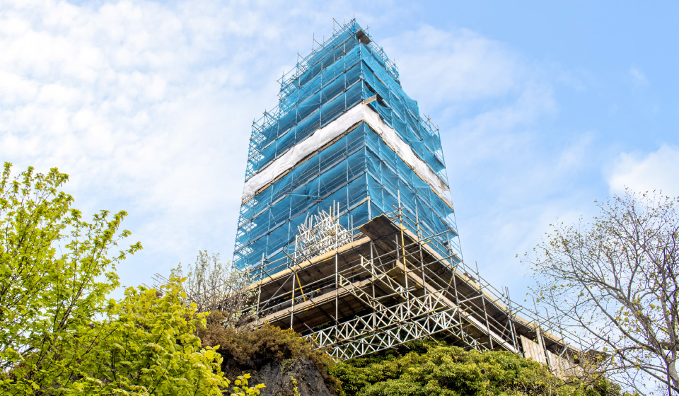 Nelson Monument restoration refurbishment calton hill, Edinburgh, temporary access scaffolding contract service using HAKI staircase and X-Beams